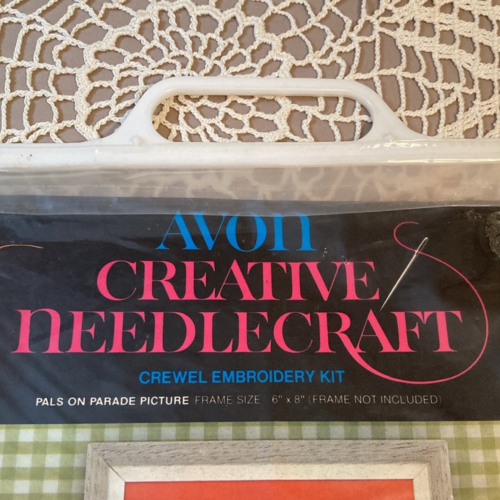 Vintage 1974 Avon Crewel Embroidery Kit Mouse Turtle Ladybug Unopened - Picture 3 of 11